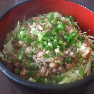 ひき肉納豆丼